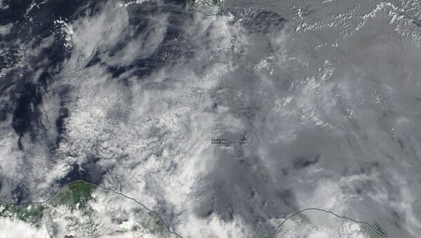 Облако пепла, извергнутого вулканом Агунг на Бали