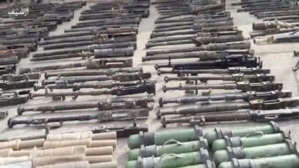 Оружие, обнаруженное сирийскими военными в освобожденных от боевиков ИГ (террористическая организация, запрещена в РФ) районах провинции Дейр-эз-Зор. Архивное фото