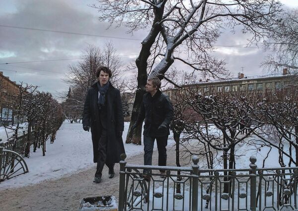 Шерлок и Ватсон прогуливаются в Петербурге