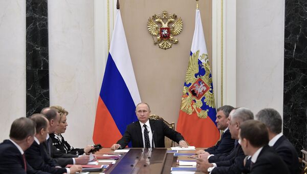 Президент РФ Владимир Путин проводит совещание с постоянными членами Совета безопасности РФ. 1 декабря 2017