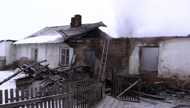 Пострадавший от пожара частный дом в Новосибирской области. 3 декабря 2017