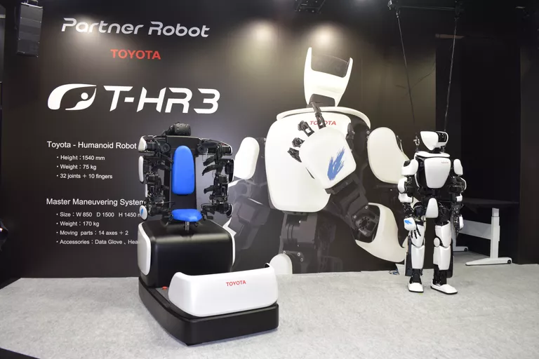 Робот T-HR3 от компании Toyota на международной выставке роботов IREX в Токио Робот T-HR3 от компании Toyota на международной выставке роботов IREX в Токио