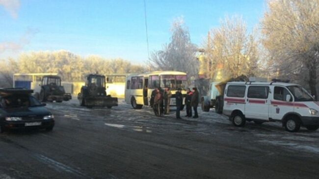 На месте порыва водопровода холодного водоснабжения в Октябрьском округе города Омска. 3 декабря 2017