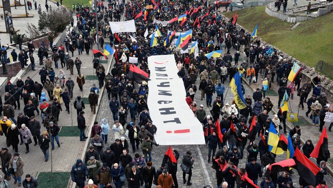 Участники акции протеста Марш за импичмент в Киеве. 3 декабря 2017