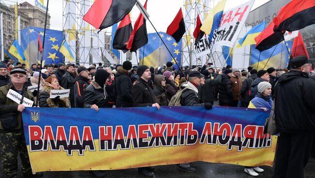 Участники акции протеста Марш за импичмент в Киеве. 3 декабря 2017