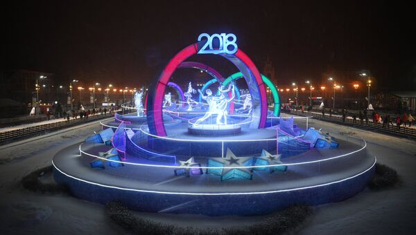 Скульптурно-световая композиция возле катка на ВДНХ. 1 декабря 2017