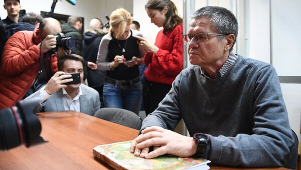 Экс-министр экономического развития Алексей Улюкаев в Замоскворецком суде во время слушаний по его делу. 4 декабря 2017