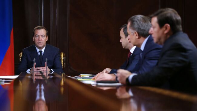 Председатель правительства РФ Дмитрий Медведев проводит совещание с вице-премьерами РФ. 4 декабря 2017