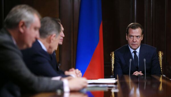 Председатель правительства РФ Дмитрий Медведев проводит совещание с вице-премьерами РФ. 4 декабря 2017