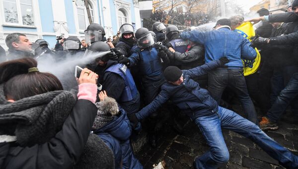 Столкновения сторонников Михаила Саакашвили с сотрудниками полиции в Киеве, Украина. 5 декабря 2017