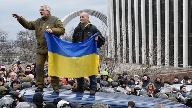 Сторонники бывшего губернатора Одесской области Михаила Саакашвили в центре Киева. 5 декабря 2017