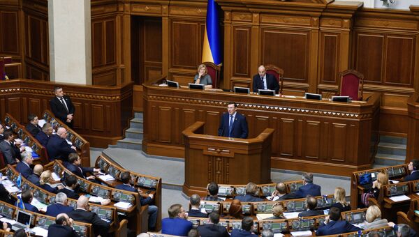 Генеральный прокурор Украины Юрий Луценко выступает на заседании Верховной рады Украины. Архивное фото