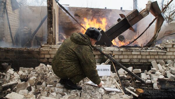 Последствия обстрела пригорода Луганска. 6 декабря 2017