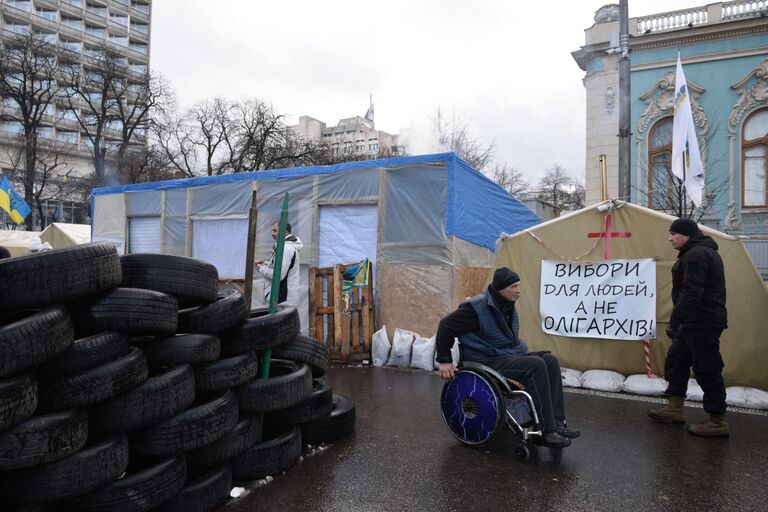 Сторонники Михаила Саакашвили у здания Верховной Рады Украины в Киеве. 6 декабря 2017