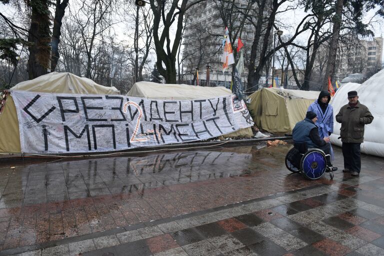 Сторонники Михаила Саакашвили у здания Верховной Рады Украины в Киеве. 6 декабря 2017