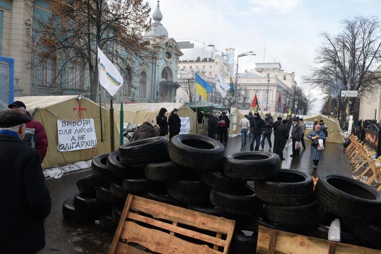 Сторонники Михаила Саакашвили у здания Верховной Рады Украины в Киеве. 6 декабря 2017