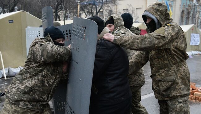 Сторонники Михаила Саакашвили в палаточном городке у здания Верховной Рады Украины. 6 декабря 2017