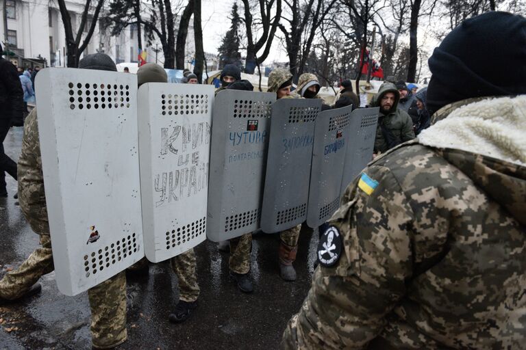 Сторонники экс-президента Грузии, бывшего губернатора Одесской области Михаила Саакашвили в палаточном городке у здания Верховной Рады Украины в Киеве