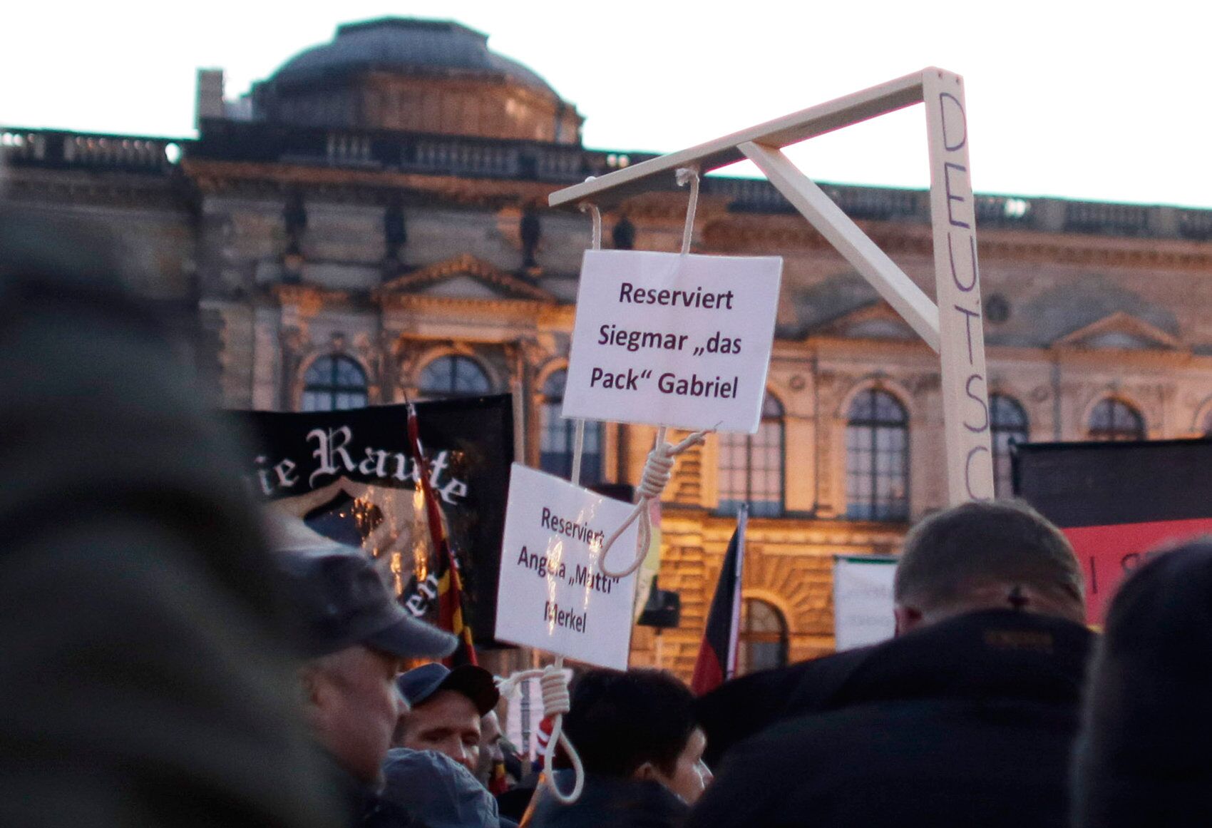 Активисты движения PEGIDA проводят акцию протеста в Дрездене - РИА Новости, 1920, 29.10.2020