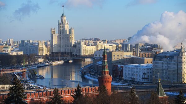 Стена и Беклемишевская башня Московского Кремля. Архивное фото