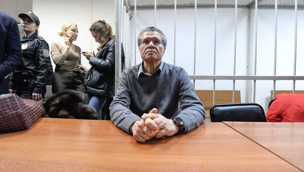 Алексей Улюкаев перед выступлением с последним словом на заседании в Замоскворецком суде. 7 декабря 2017