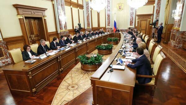Дмитрий Медведев проводит совещание с членами кабинета министров РФ