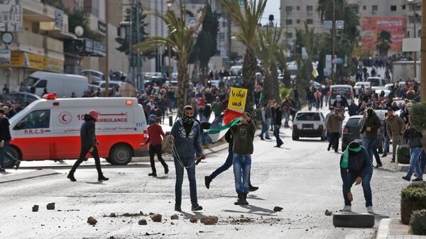 Столкновения палестинских протестующих с израильскими силами безопасности в городе Рамалла на Западном берегу. 7 декабря 2017