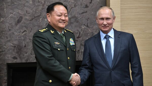 Владимир Путин и заместитель председателя Центрального военного совета Коммунистической партии Китая Чжан Юся во время встречи. 7 декабря 2017