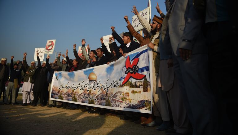 Активисты Совета обороны Пакистана во время протеста в Исламабаде. 7 декабря 2017