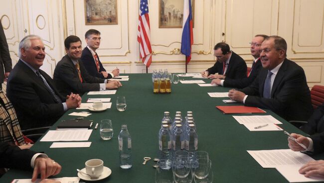 Госсекретарь США Рекс Тиллерсон и Сергей Лавров на встрече министров иностранных дел ОБСЕ в Вене. 7 декабря 2017
