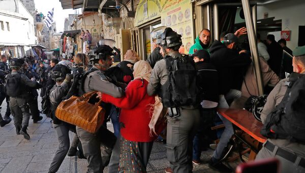 Столкновения израильской полиции и протестующих мусульман начались в Старом городе Иерусалима