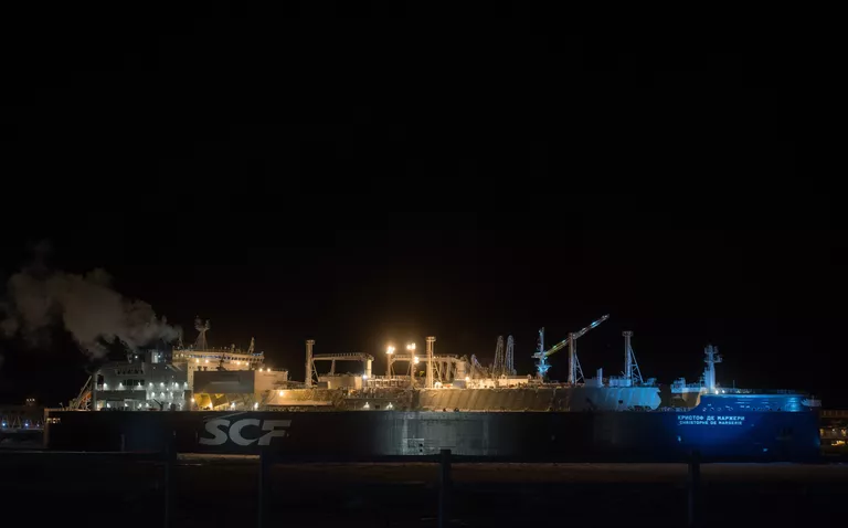 Арктический танкер-газовоз Кристоф де Маржери на побережье Карского моря Арктический танкер-газовоз Кристоф де Маржери на побережье Карского моря