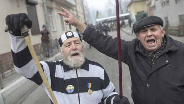 Протест сторонников бывшего президента Грузии Михаила Саакашвили на улице около полицейского участка, где он содержится, Киев, Украина. 9 декабря 2017