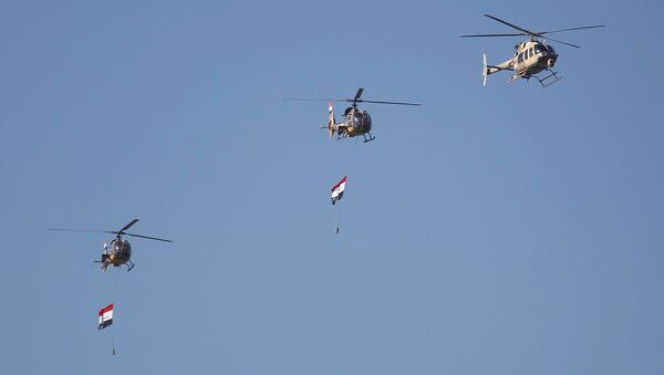 Вертолеты ВВС Ирака во время парада в Багдаде. 10 декабря 2017