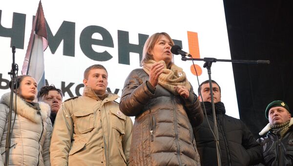 Жена экс-президента Грузии Михаила Саакашвили Сандра Рулофс выступает на акции протеста сторонников Михаила Саакашвили в Киеве. 10 декабря 2017