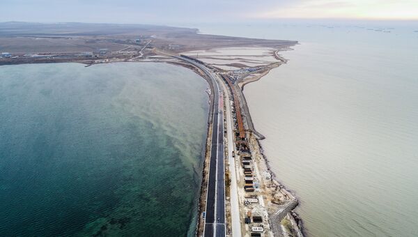 Вид на строящийся Крымский мост в Керченском проливе. Архивное фото