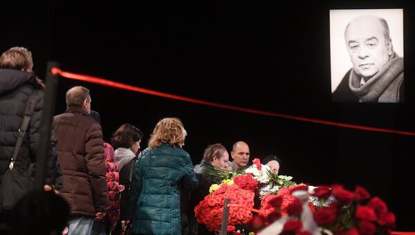 Церемония прощания с народным артистом СССР Леонидом Броневым в театре Ленком в Москве. 11 декабря 2017