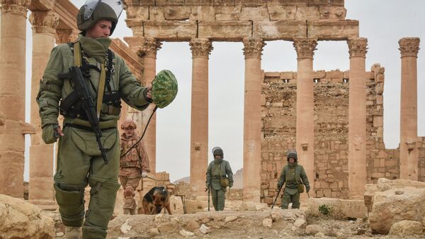 Саперы Международного противоминного центра Вооруженных сил РФ разминируют историческую часть древней Пальмиры. Архивное фото