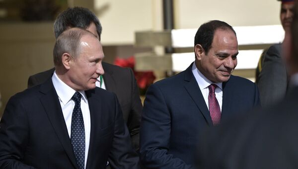 Президент РФ Владимир Путин и президент Египта Абдельфаттах Сиси во время встречи в Каире. 11 декабря 2017