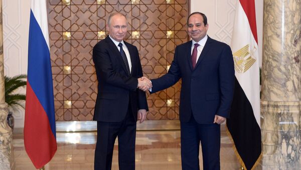 Президент РФ Владимир Путин и президент Египта Абдельфаттах Сиси во время встречи в Каире. 11 декабря 2017