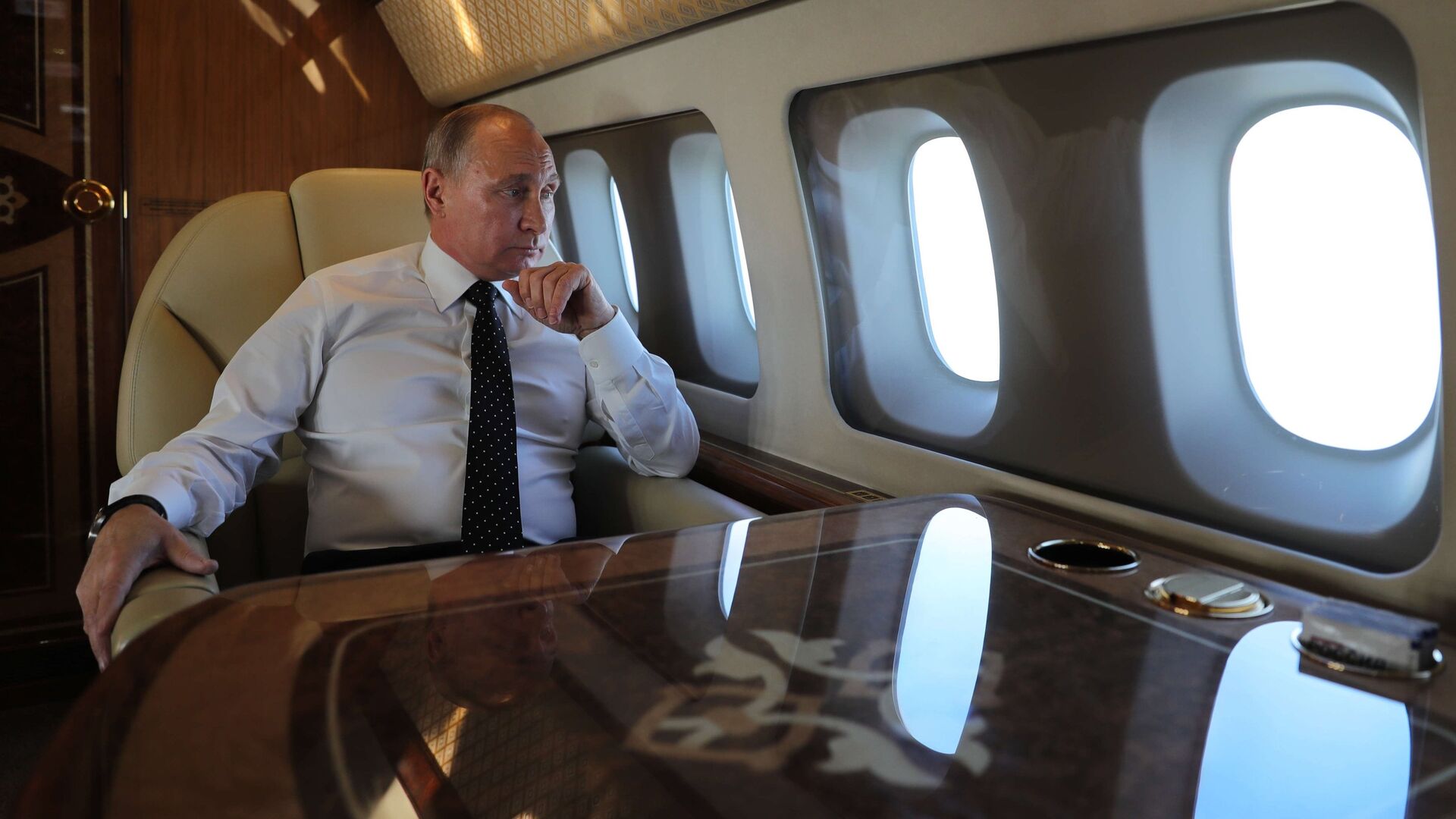 Президент РФ Владимир Путин на борту президентского самолета  - РИА Новости, 1920, 29.01.2024