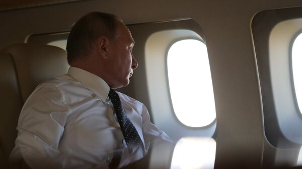 Президент РФ Владимир Путин на борту президентского самолета. Архивное фото