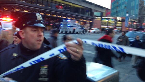 Полицейский на месте взрыва в Нью-Йорке. 11 декабря 2017