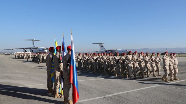 Российские военнослужащие на авиабазе Хмеймим в Сирии. Архивное фото