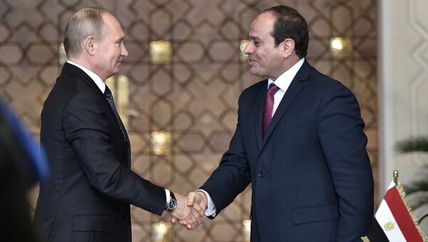 Президент РФ Владимир Путин и президент Арабской Республики Египет Абдельфаттах Сиси. Архивное фото