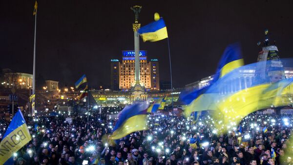 Участники акции сторонников евроинтеграции на Площади Независимости в Киеве