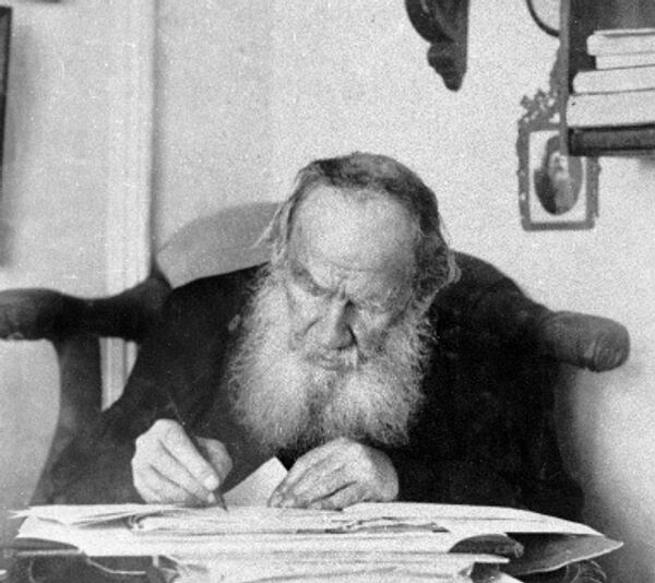 Писатель Лев Толстой