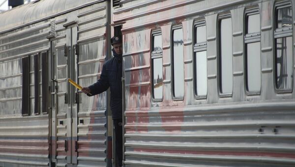 Проводник пассажирского поезда Новосибирск-Адлер следующий по маршруту в объезд Украины