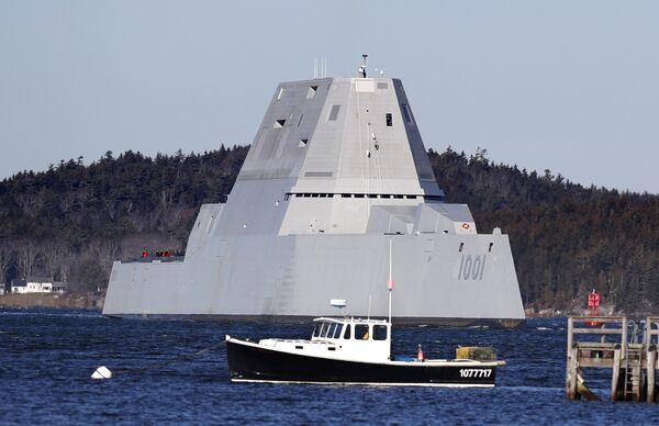 Американский эсминец USS Michael Monsoor типа Zumwalt, направляющийся в море для испытаний. 4 декабря 2017 Американский эсминец USS Michael Monsoor типа Zumwalt, направляющийся в море для испытаний. 4 декабря 2017
