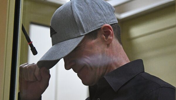 Игорь Сосновский, обвиняемый в убийстве 16 человек и покушении на убийство пятерых, во время оглашения приговора в Московском областном суде